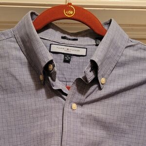 Tommy Hilfiger Men's Classic Checkered Shirt. Size XL 17 neck